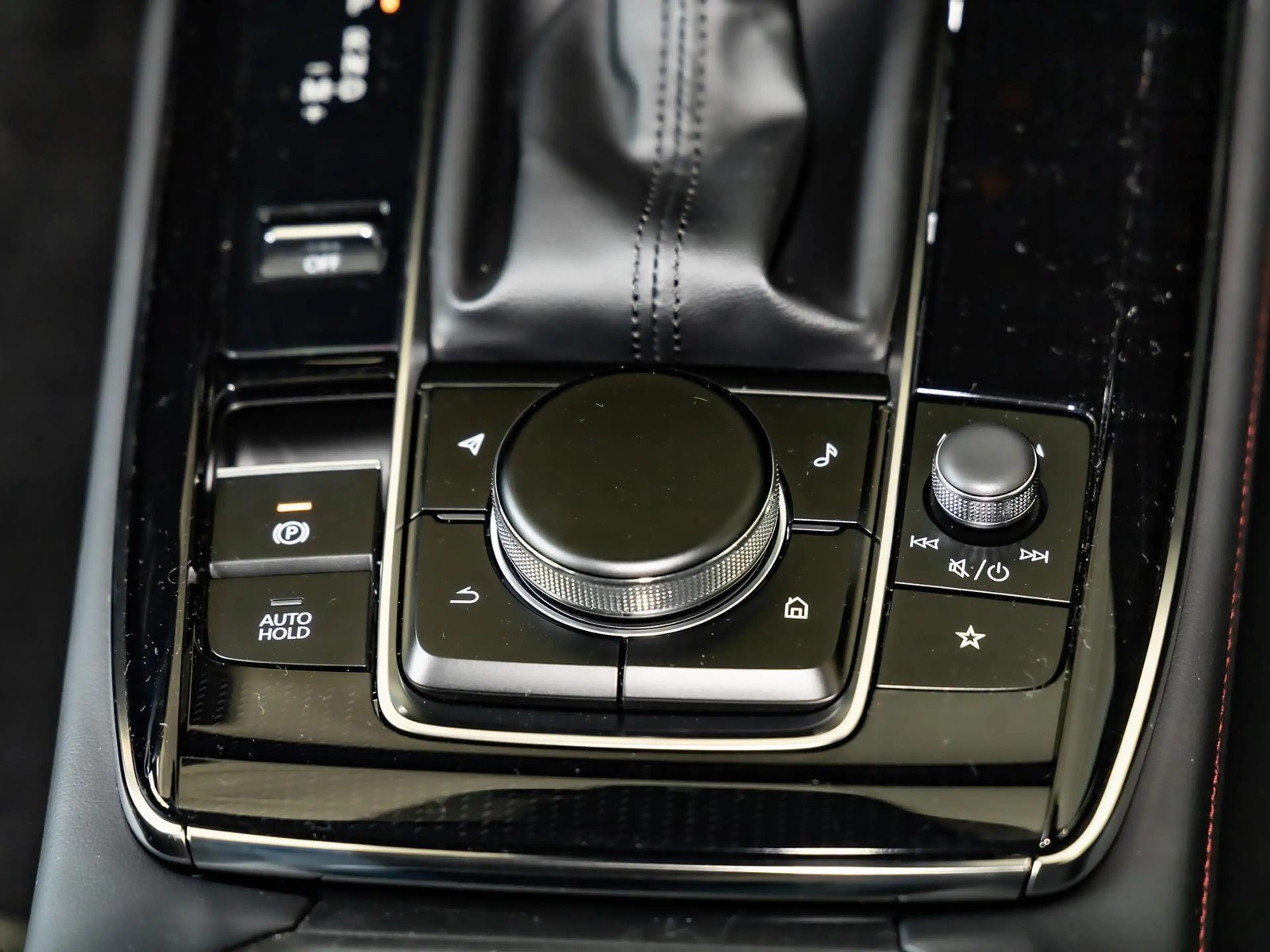 Mazda CX-30 5WGN 2.0L e-SKYACTIV X 6AT FWD Homura NAVI — photo 12