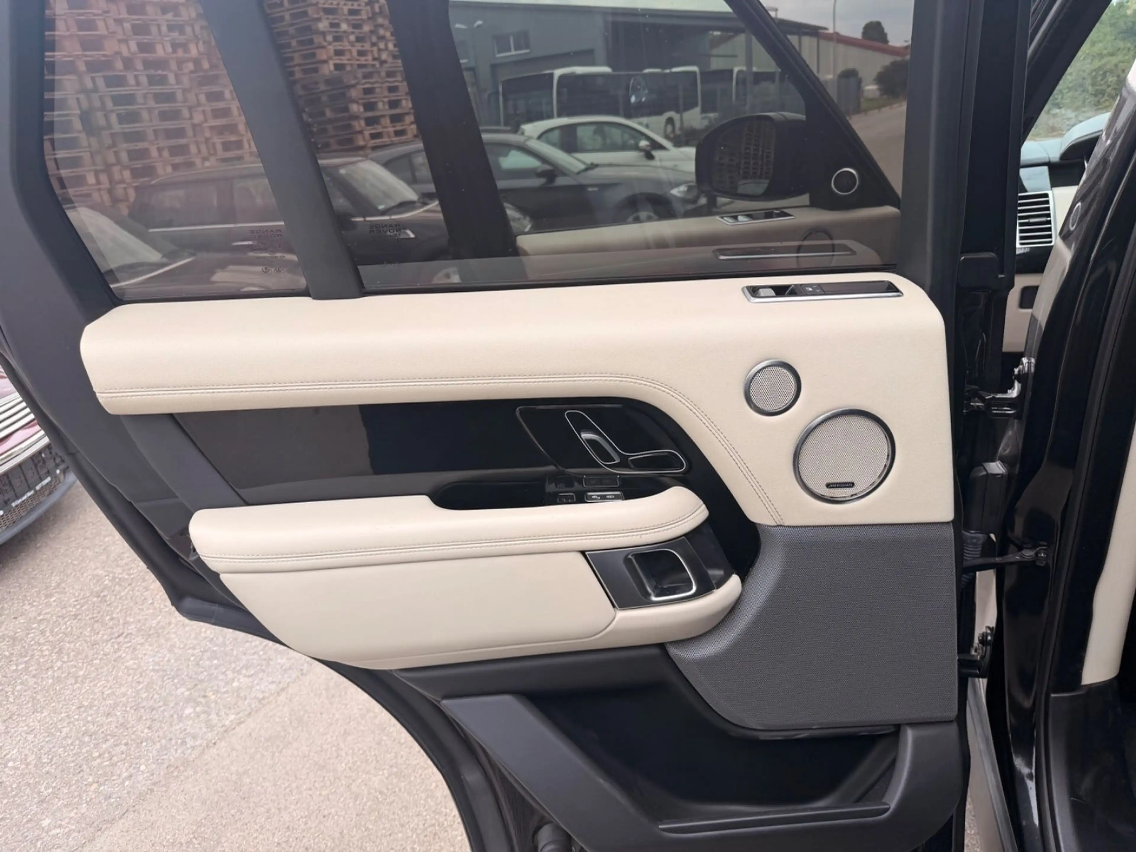 Land Rover Range Rover Vogue 4.4 PANO Keyless AHK Kamera — photo 13