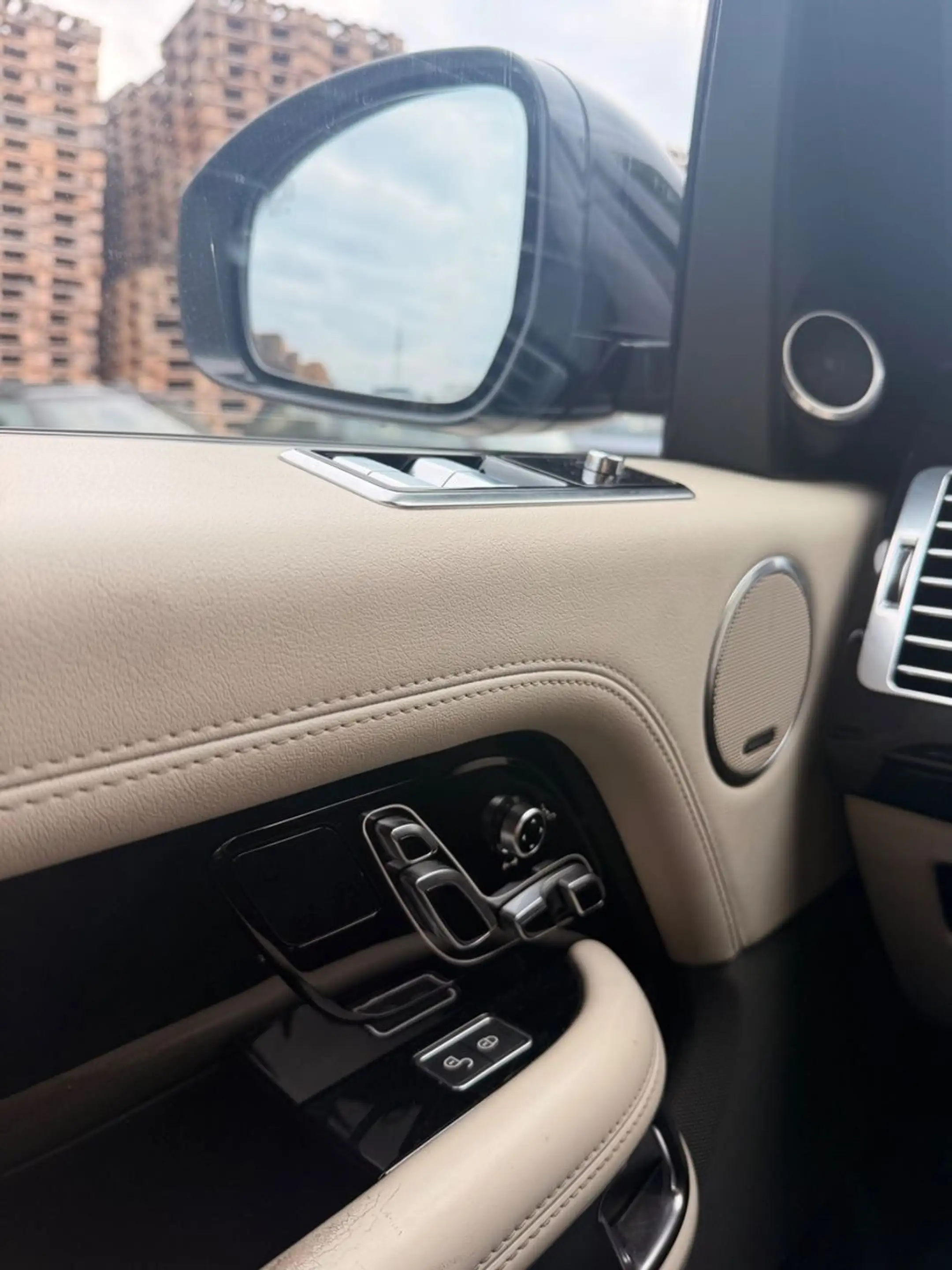 Land Rover Range Rover Vogue 4.4 PANO Keyless AHK Kamera — photo 18