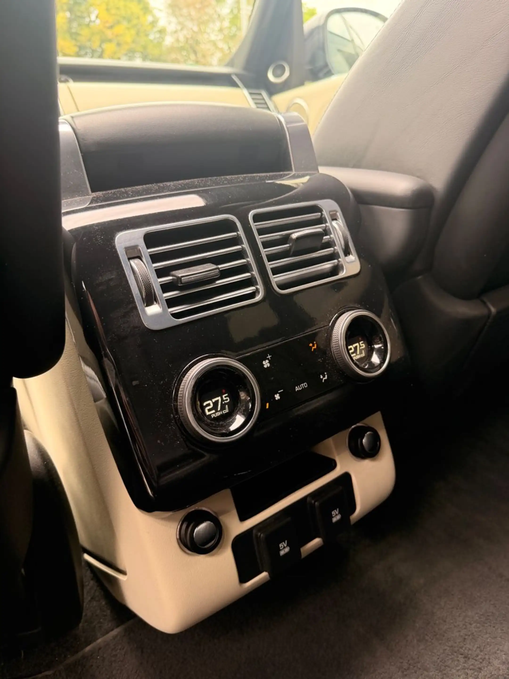 Land Rover Range Rover Vogue 4.4 PANO Keyless AHK Kamera — photo 11