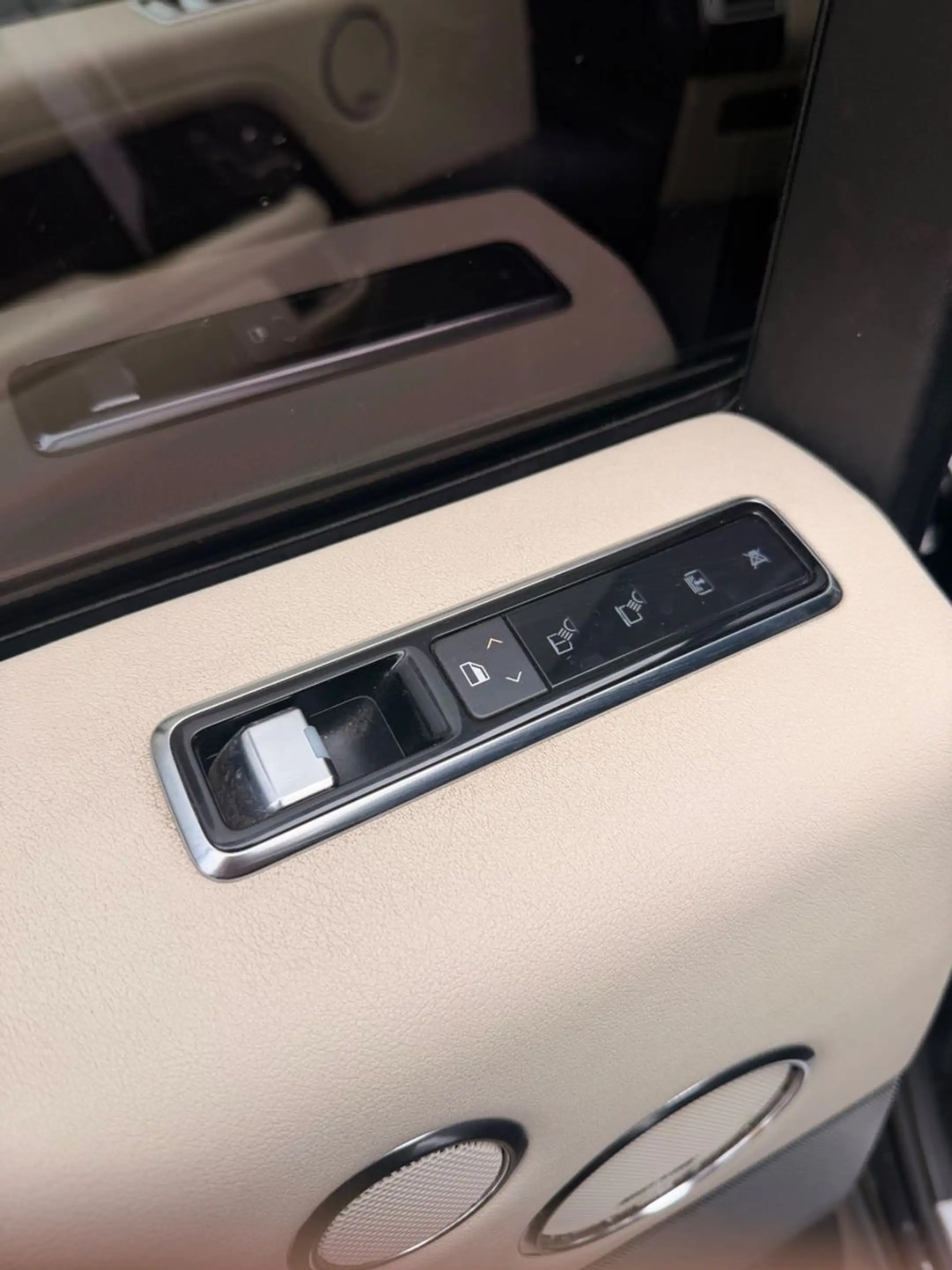 Land Rover Range Rover Vogue 4.4 PANO Keyless AHK Kamera — photo 14