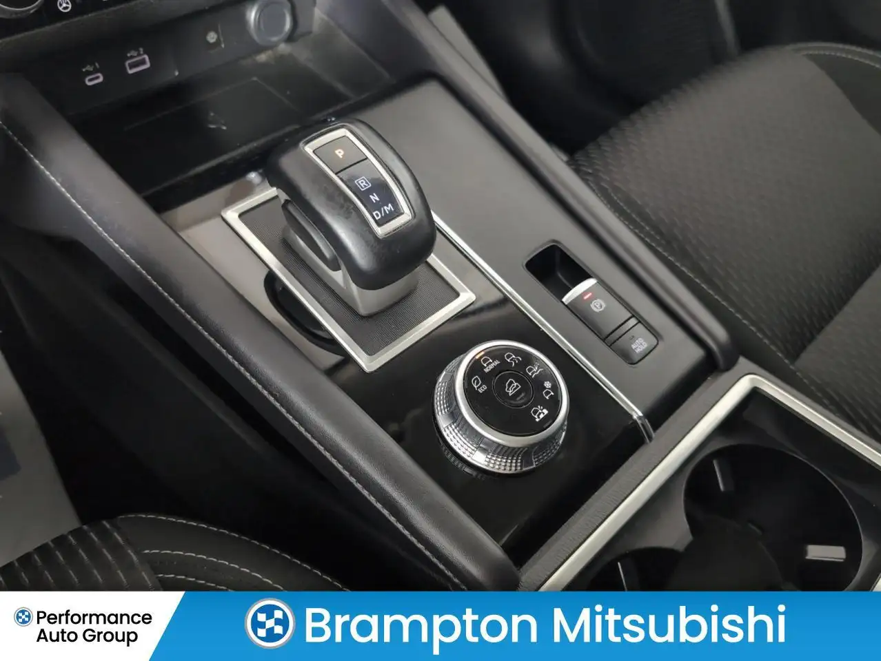 Mitsubishi Outlander снимка Mitsubishi Outlander