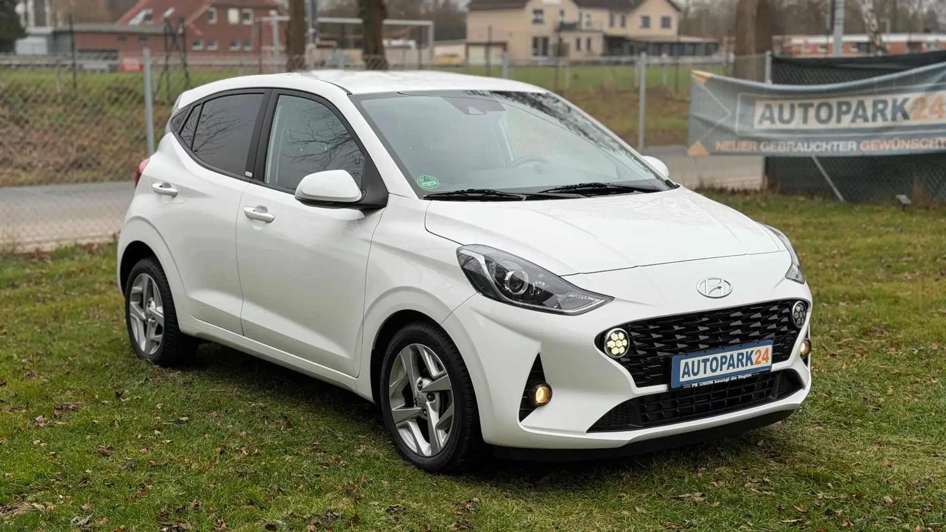 Hyundai i10 Style*1,0 67PS*AUTOMATIK*RKAM*APPLECAR*NAVI Weiß - 1