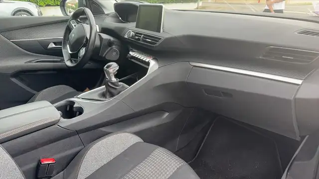Peugeot 3008 view 10