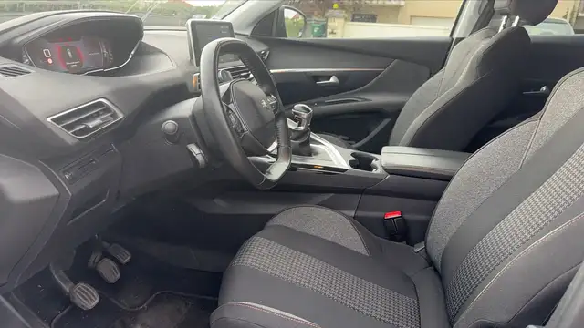 Peugeot 3008 view 8