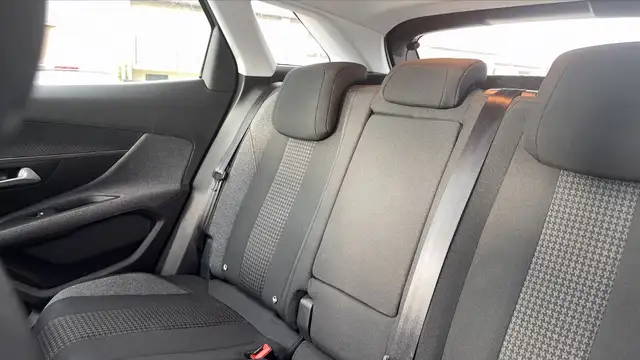 Peugeot 3008 view 9