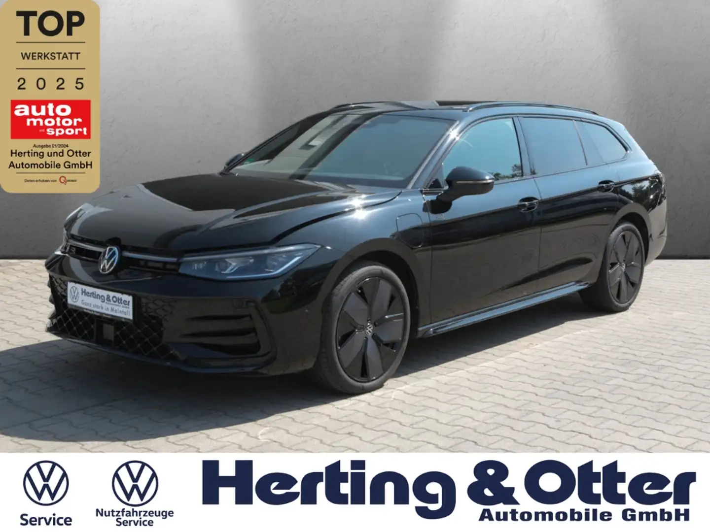 Volkswagen Passat R-Line eHybrid Black-Style AHK Pano Travel-Assist Zwart - 1