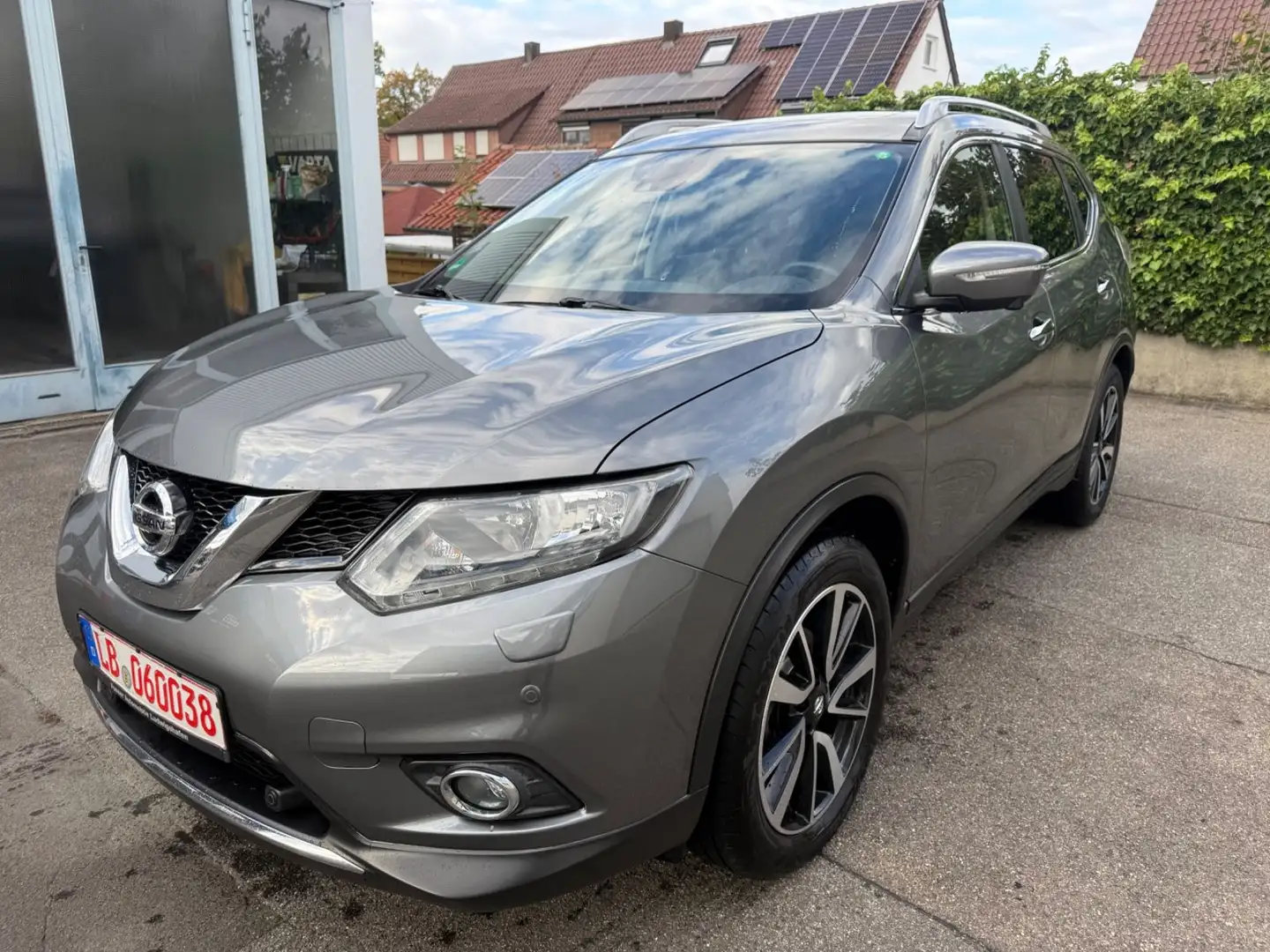 Nissan X-Trail 1.6 360'-Kamera-Navi-AHK Grau - 1