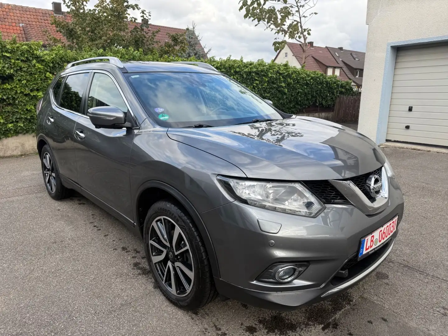 Nissan X-Trail 1.6 360'-Kamera-Navi-AHK Grau - 2