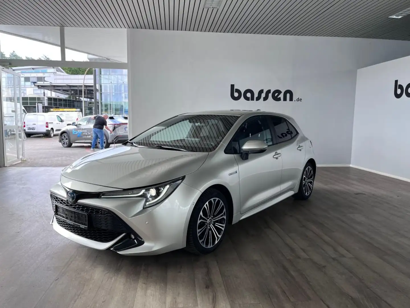 Toyota Corolla 2.0 Hybrid Club Silber - 2