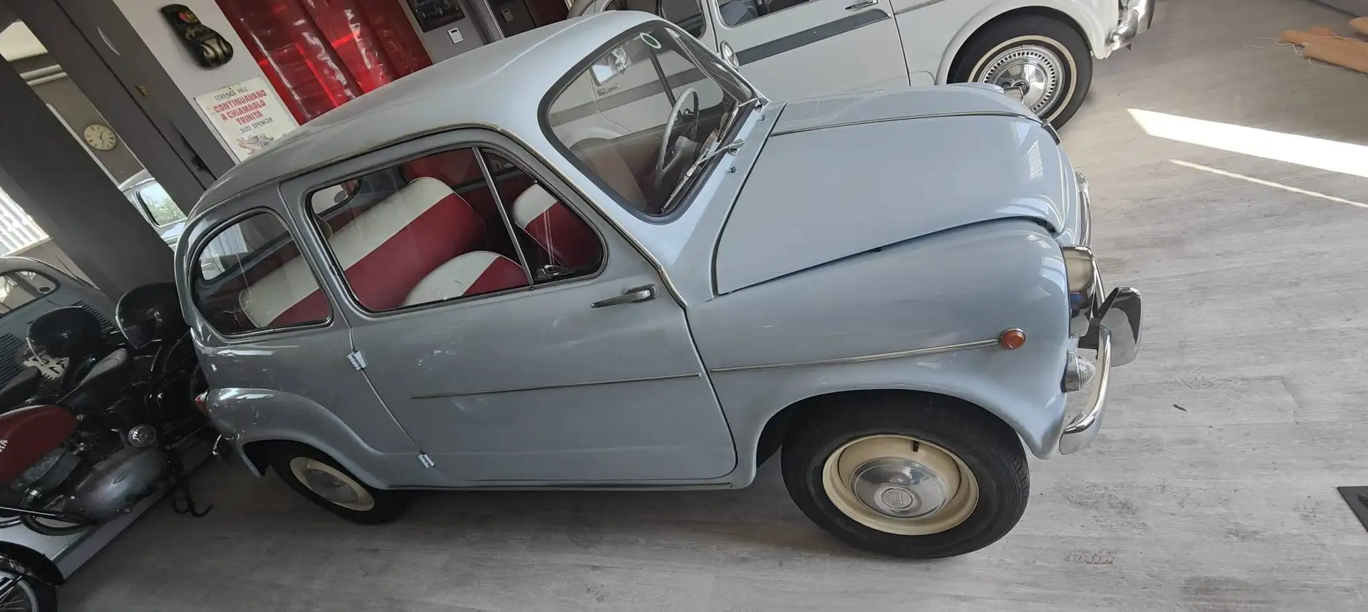 Oldtimer Fiat 600 Blau - 1