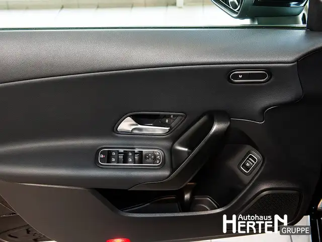 Mercedes-Benz Cla view 9