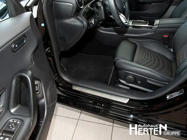 Mercedes-Benz Cla view 12