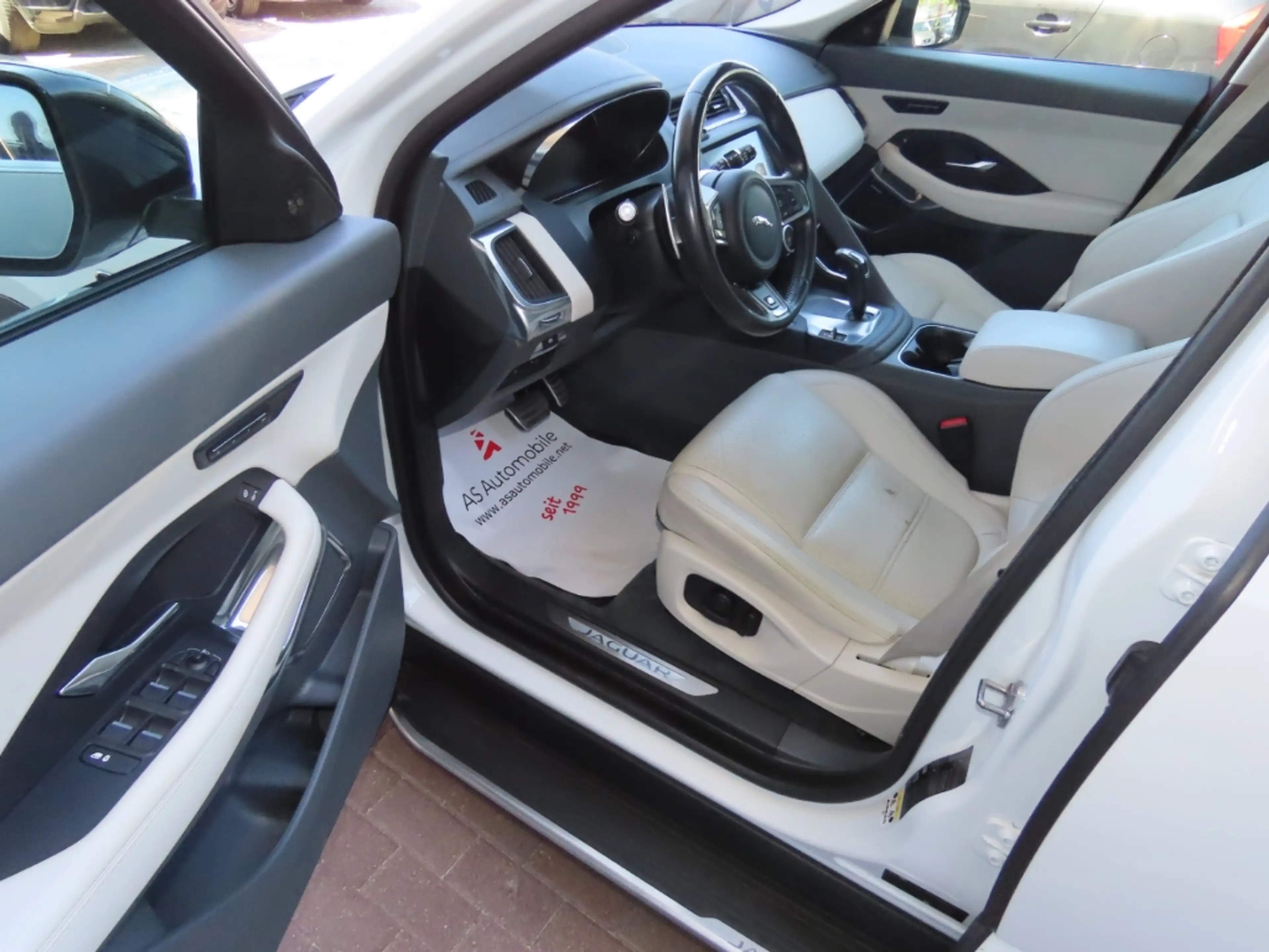 Jaguar E-Pace SE AWD 1.Hd*ACC*360Kam*Navi*SHZ*AHK*8-f — photo 7