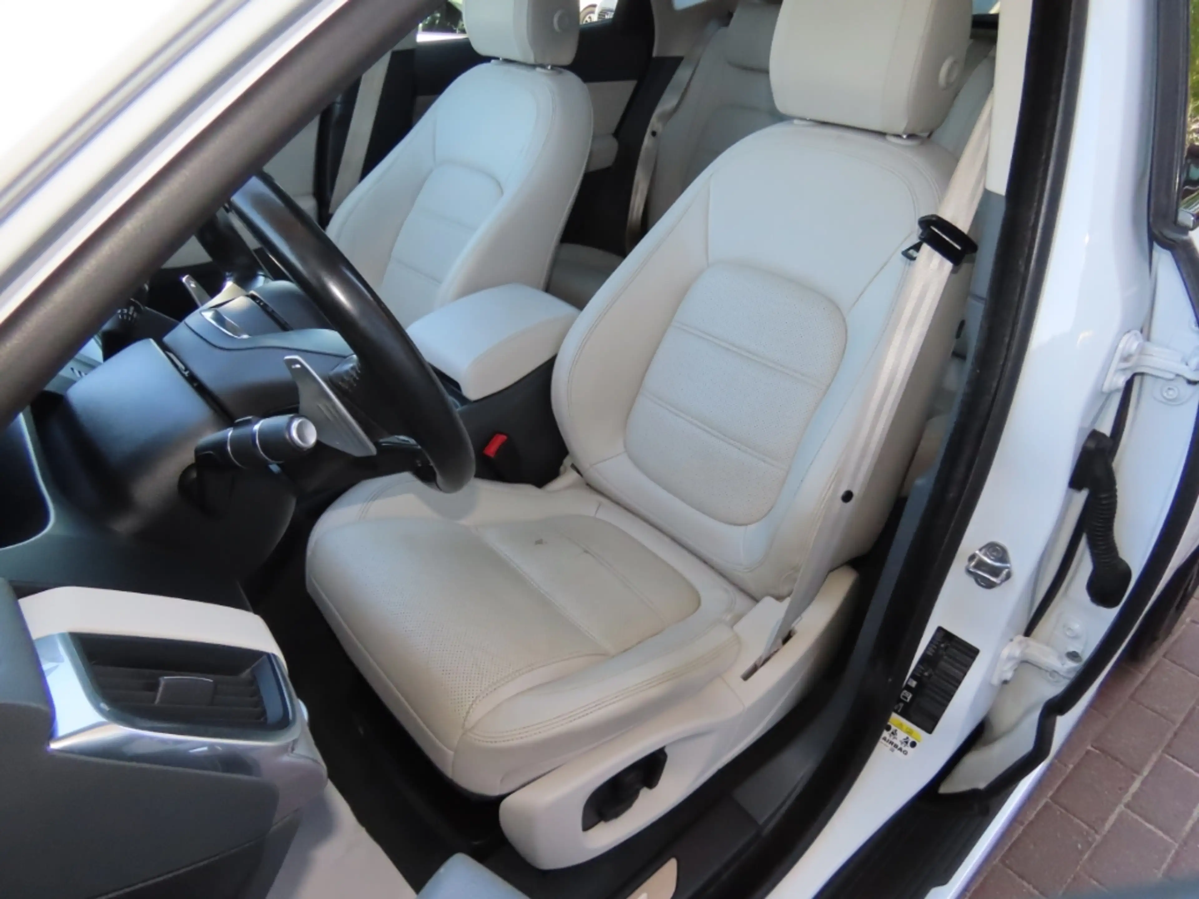 Jaguar E-Pace SE AWD 1.Hd*ACC*360Kam*Navi*SHZ*AHK*8-f — photo 9