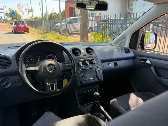 Volkswagen Caddy view 5