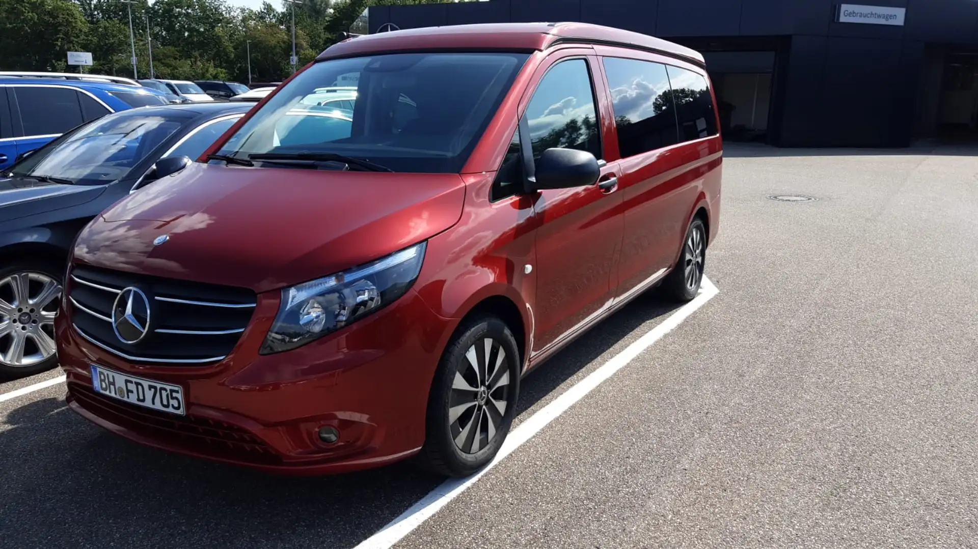 Mercedes-Benz 250 Marco Polo Rot - 1