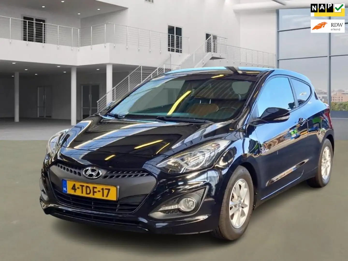 Hyundai i30 1.6 GDI i-Magine / CLIMA/CRUISE/LEDERENBEKLEDING / Černá - 1