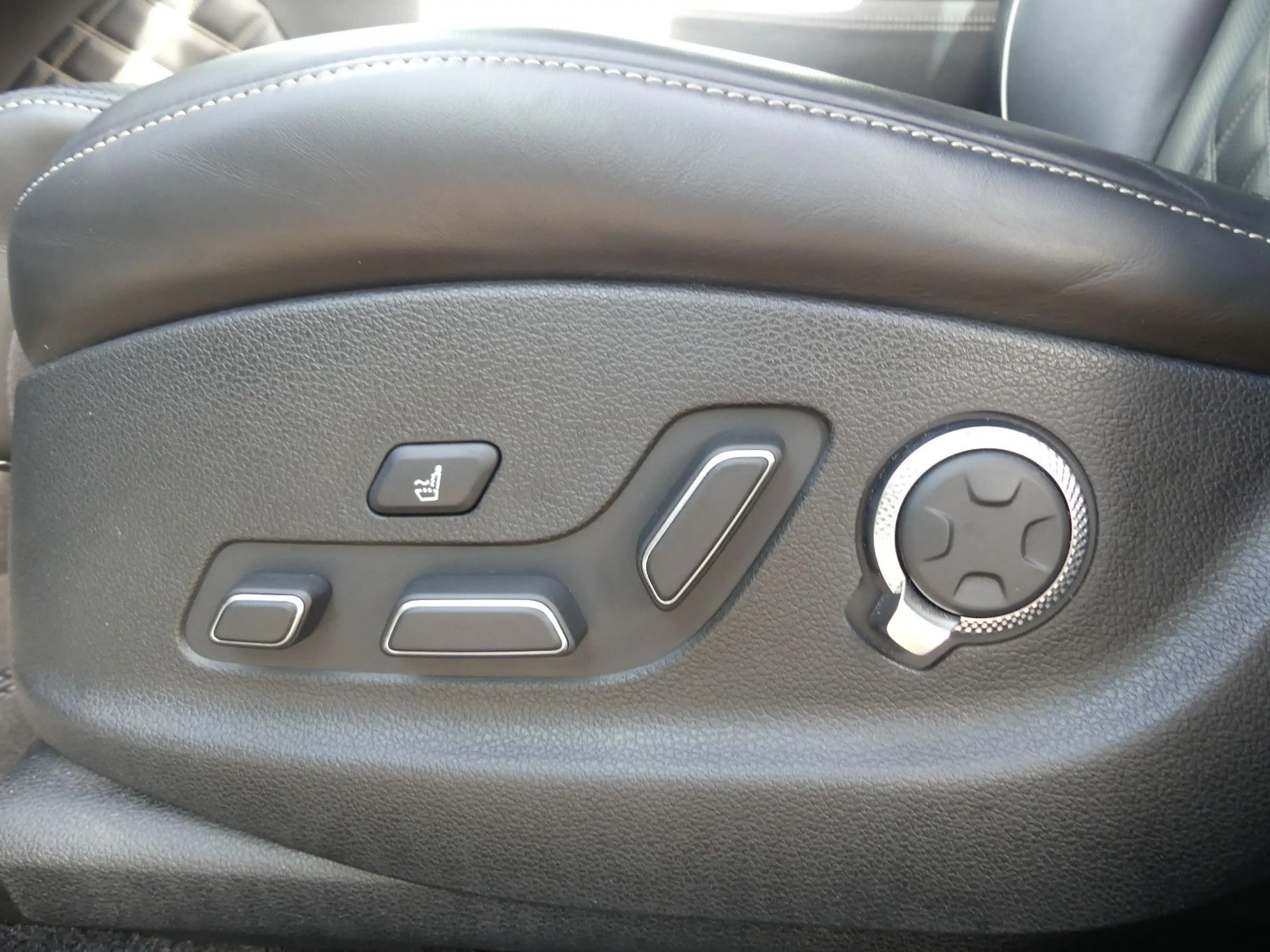 Genesis GV80 3.0 AWD Luxus + Anhängezugvorrichtung abnehmbar — photo 14