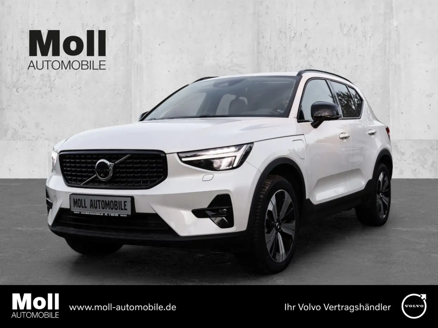 Volvo XC40 Plus Dark Recharge Plug-In Hybrid 2WD T4 Twin Engi Weiß - 1