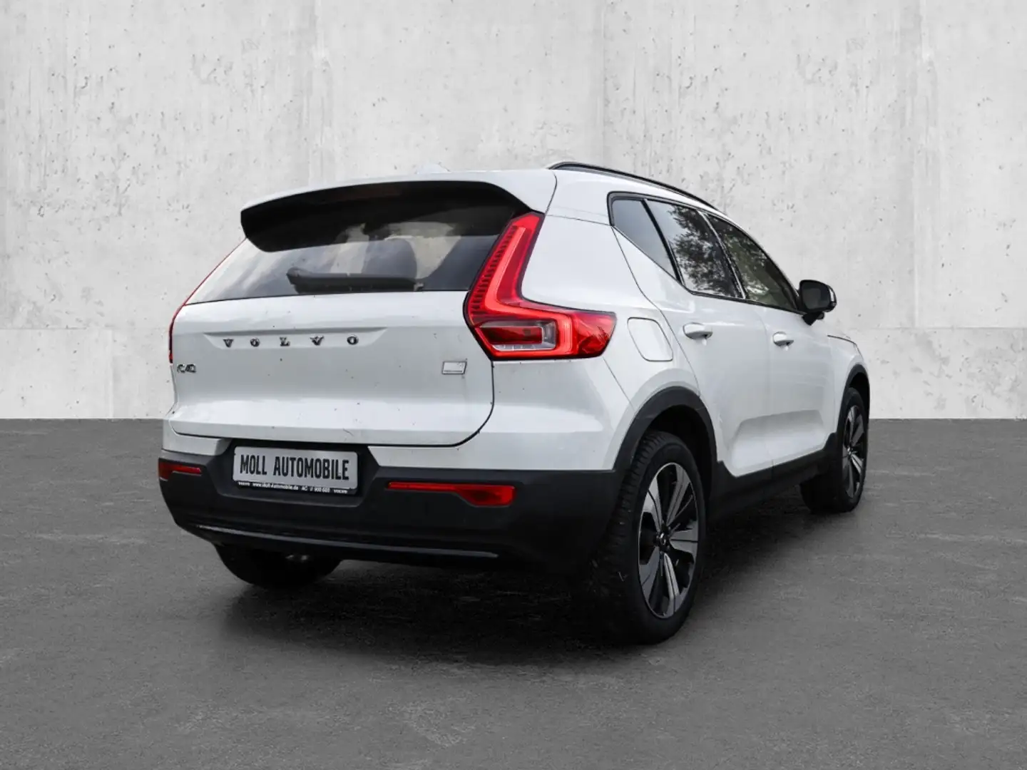 Volvo XC40 Plus Dark Recharge Plug-In Hybrid 2WD T4 Twin Engi Weiß - 2