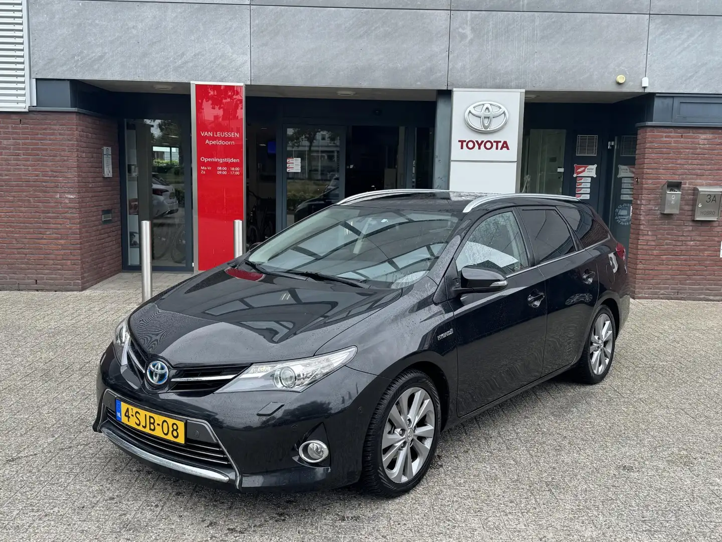 Toyota Auris Touring Sports 1.8 Hybrid LEASE PRO TREKHAAK STOEL Noir - 1