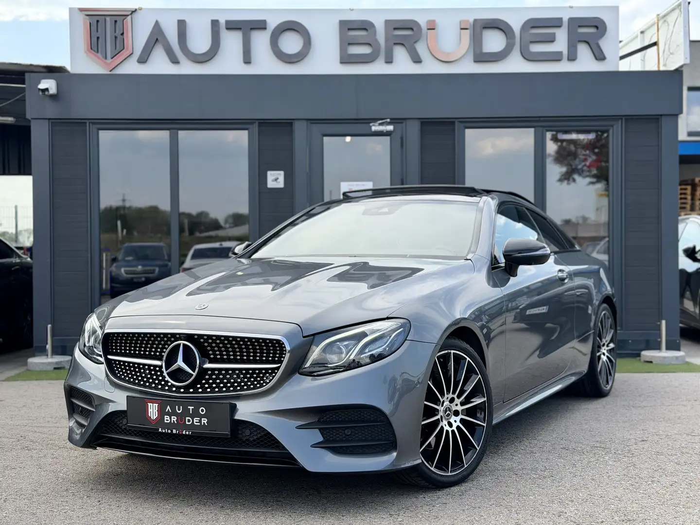 Mercedes-Benz E 220 E 220 d Aut. AMG-Line "Pano, 360°, Memory" Grau - 2