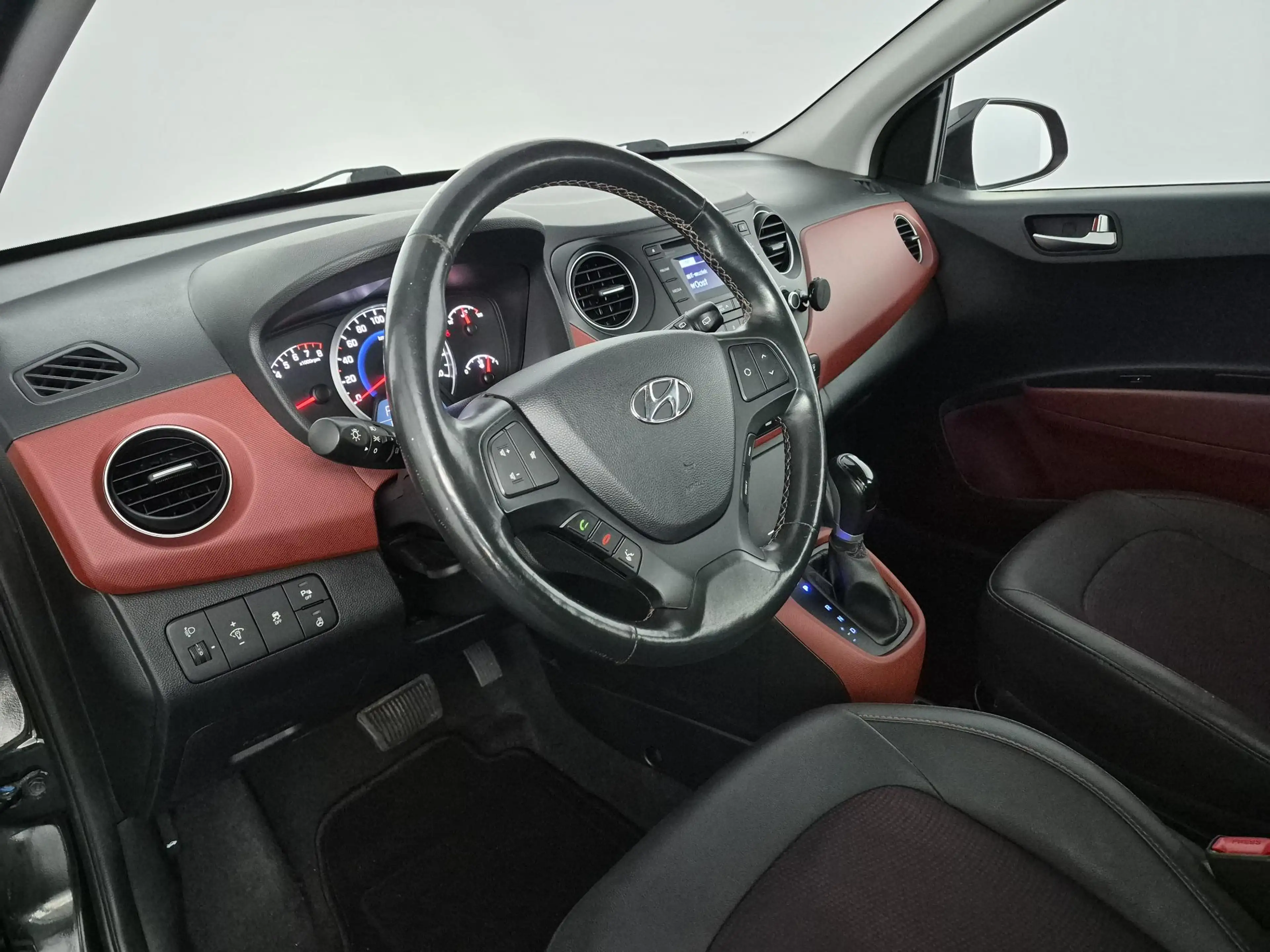 Hyundai i10 1.2i | Automaat | 1/2 leder — photo 2