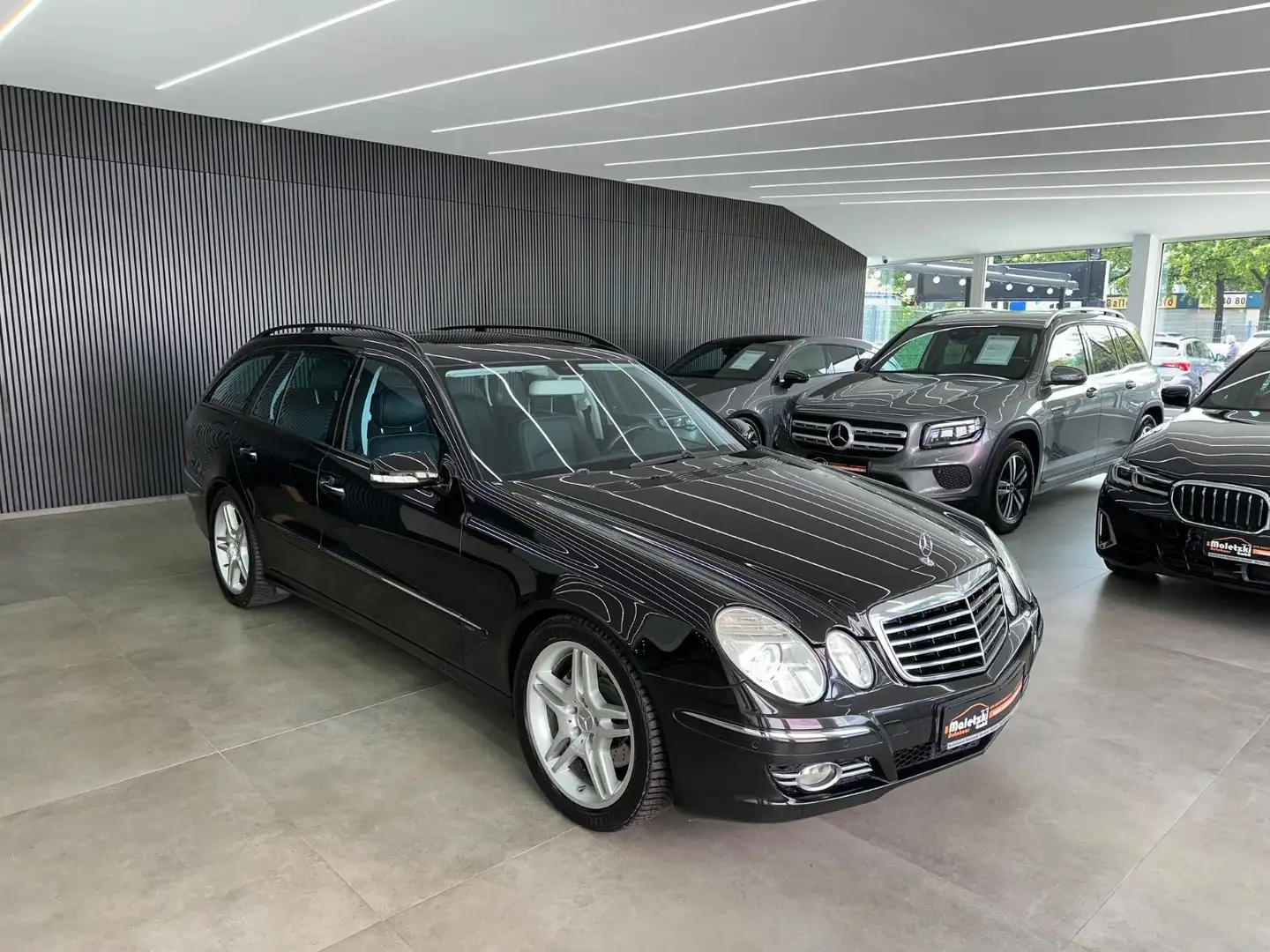 Mercedes-Benz E 350 T CGI AMG*Schiebedach*HarmanKardon*Memory* Schwarz - 1