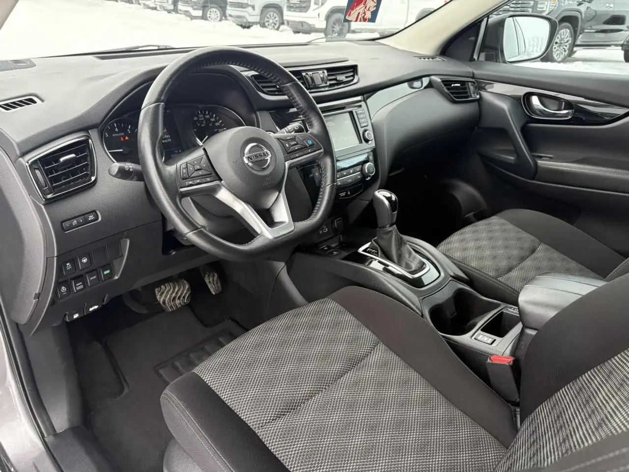 Nissan Qashqai снимка Nissan Qashqai