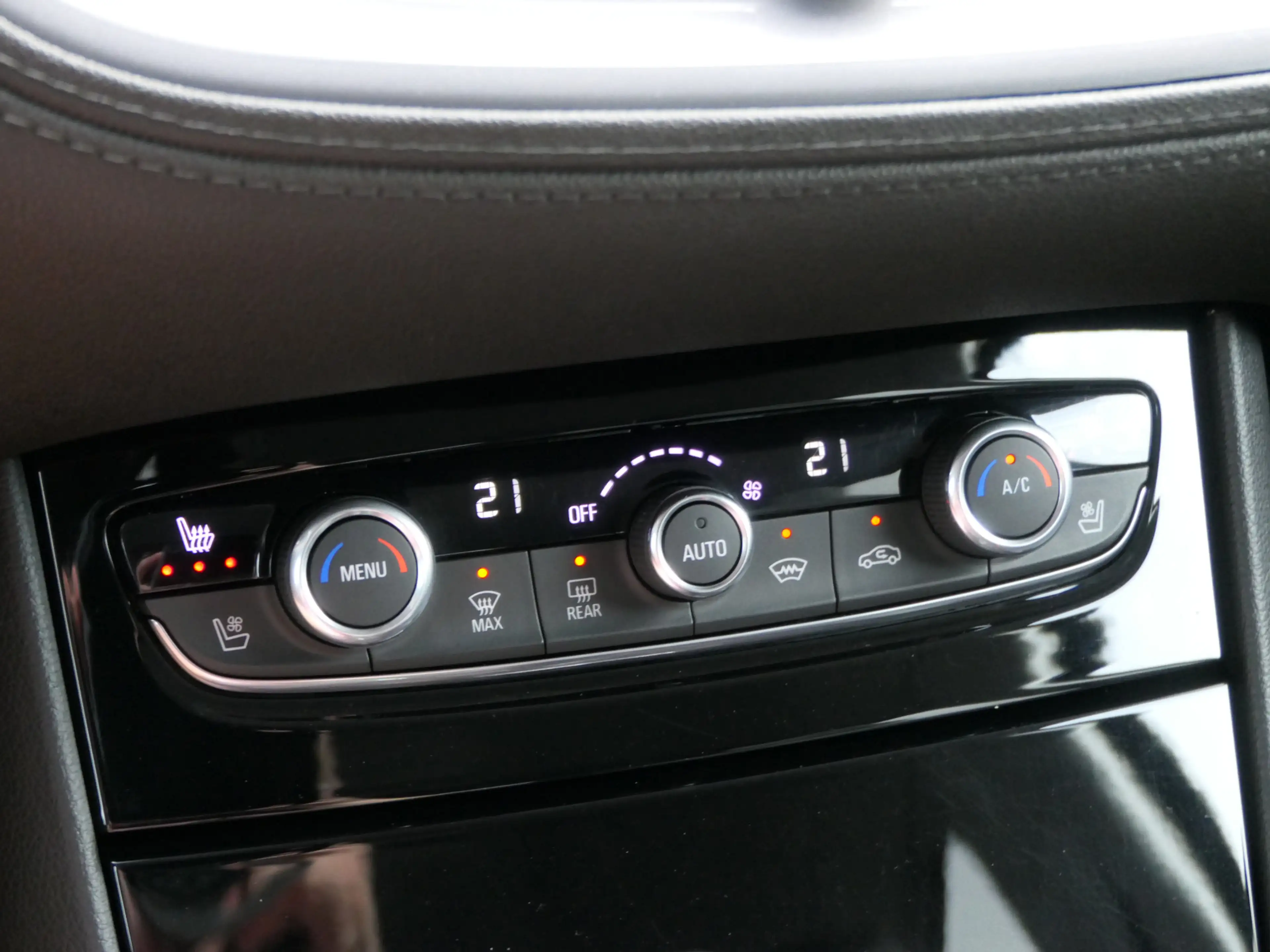 Opel Grandland X 1.2 Turbo Innovation Automaat | LED Matrix | Leder — photo 39