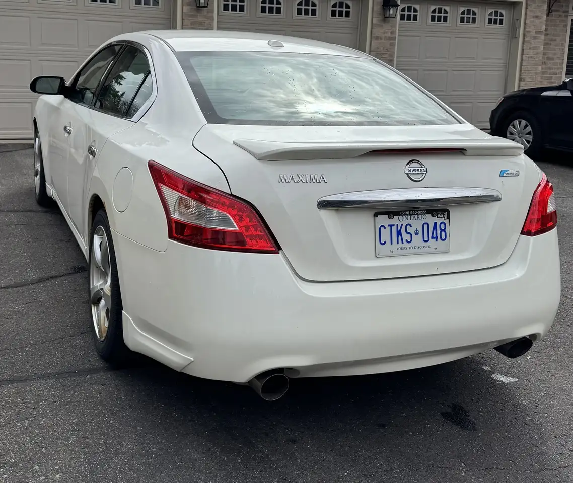 Nissan Maxima снимка Nissan Maxima
