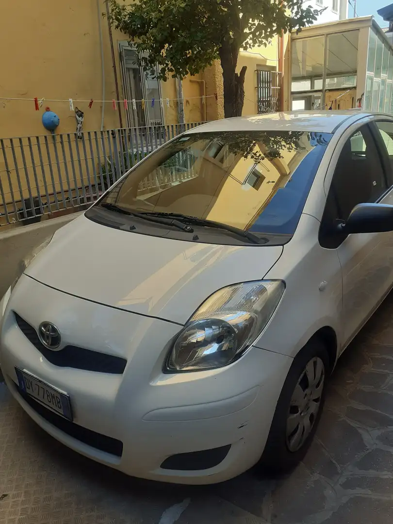 Toyota Yaris Yaris 5p 1.0 Now Gpl Bianco - 2
