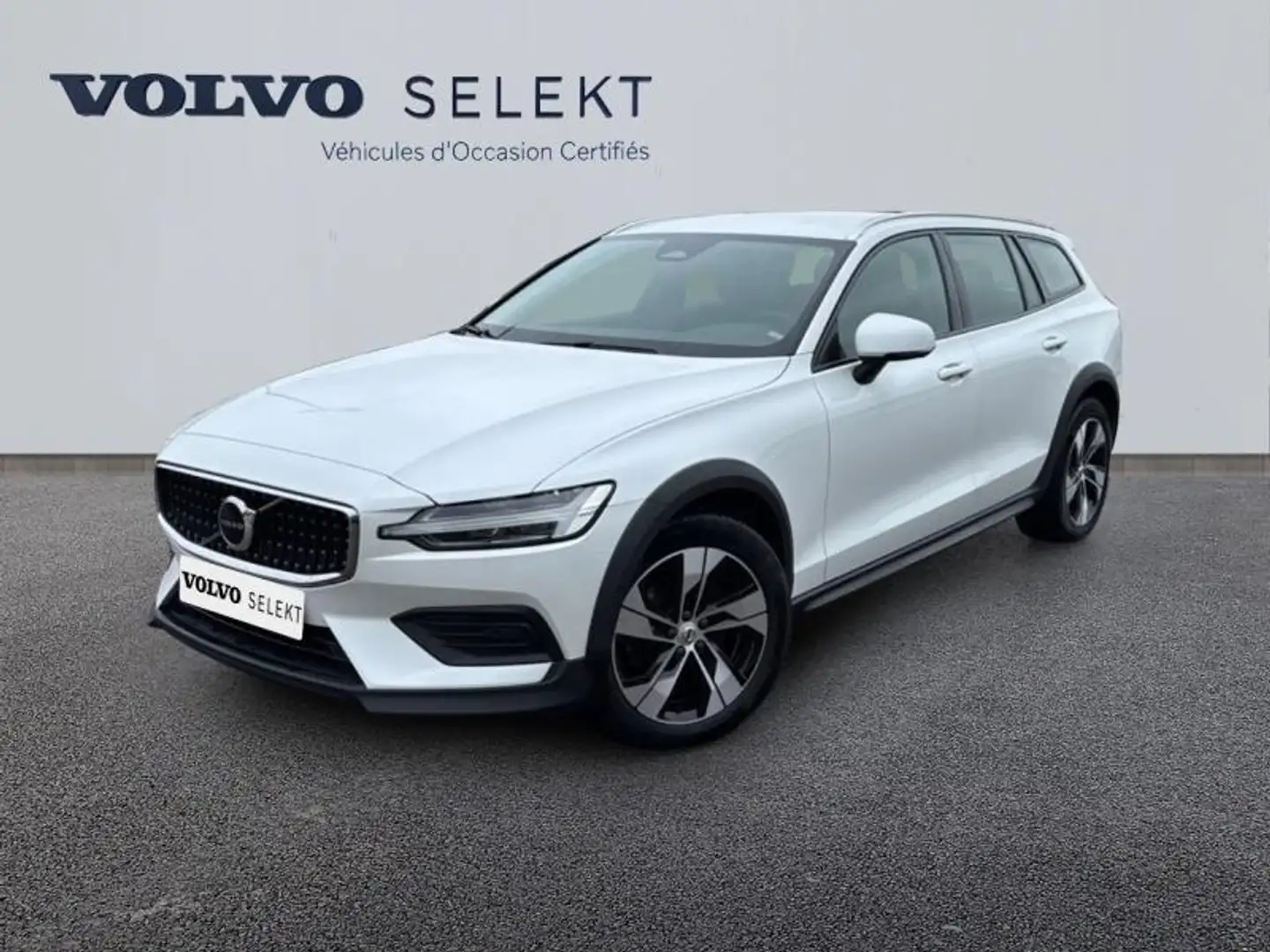 Volvo V60 Cross Country B4 AWD 197ch Pro Geartronic 8 Noir - 1