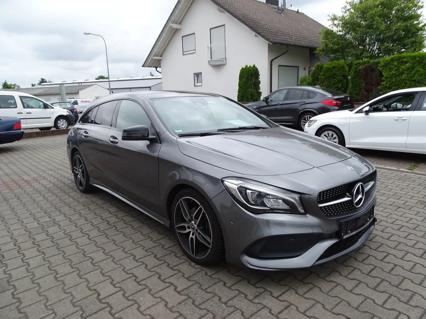 Mercedes-Benz CLA 200 AMG Line Panorama, LED, Rückfahrkamera Gris - 1