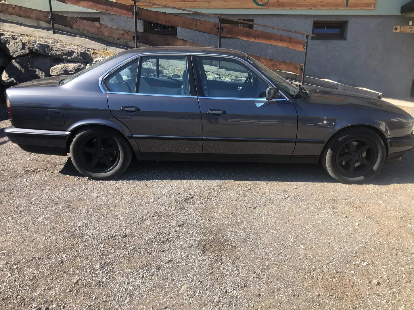 BMW 525 525ix+Aut. Gri - 2