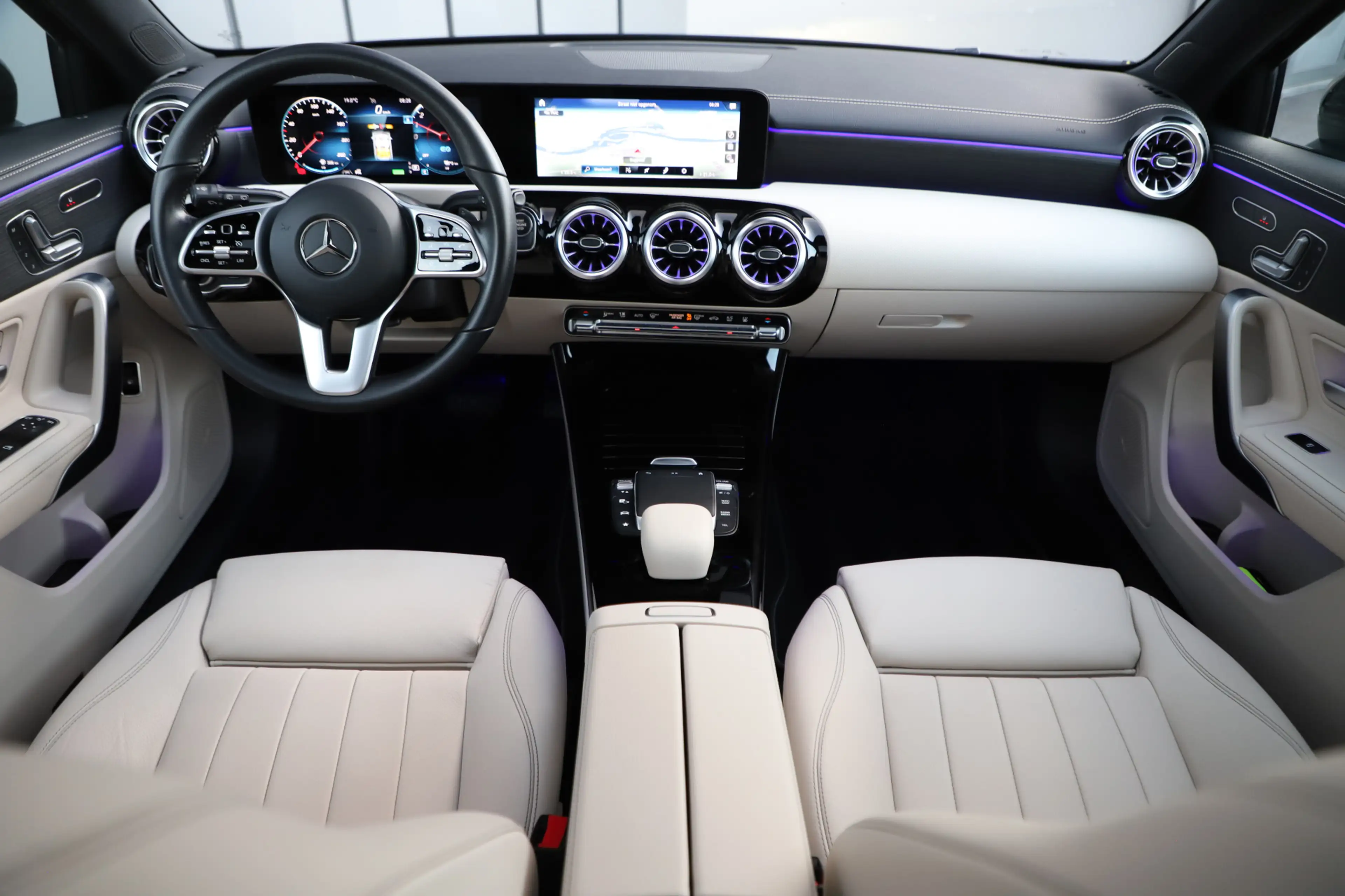 Mercedes-Benz A 250 250e Business Solution | 218PK | Memory | Keyless- — photo 4