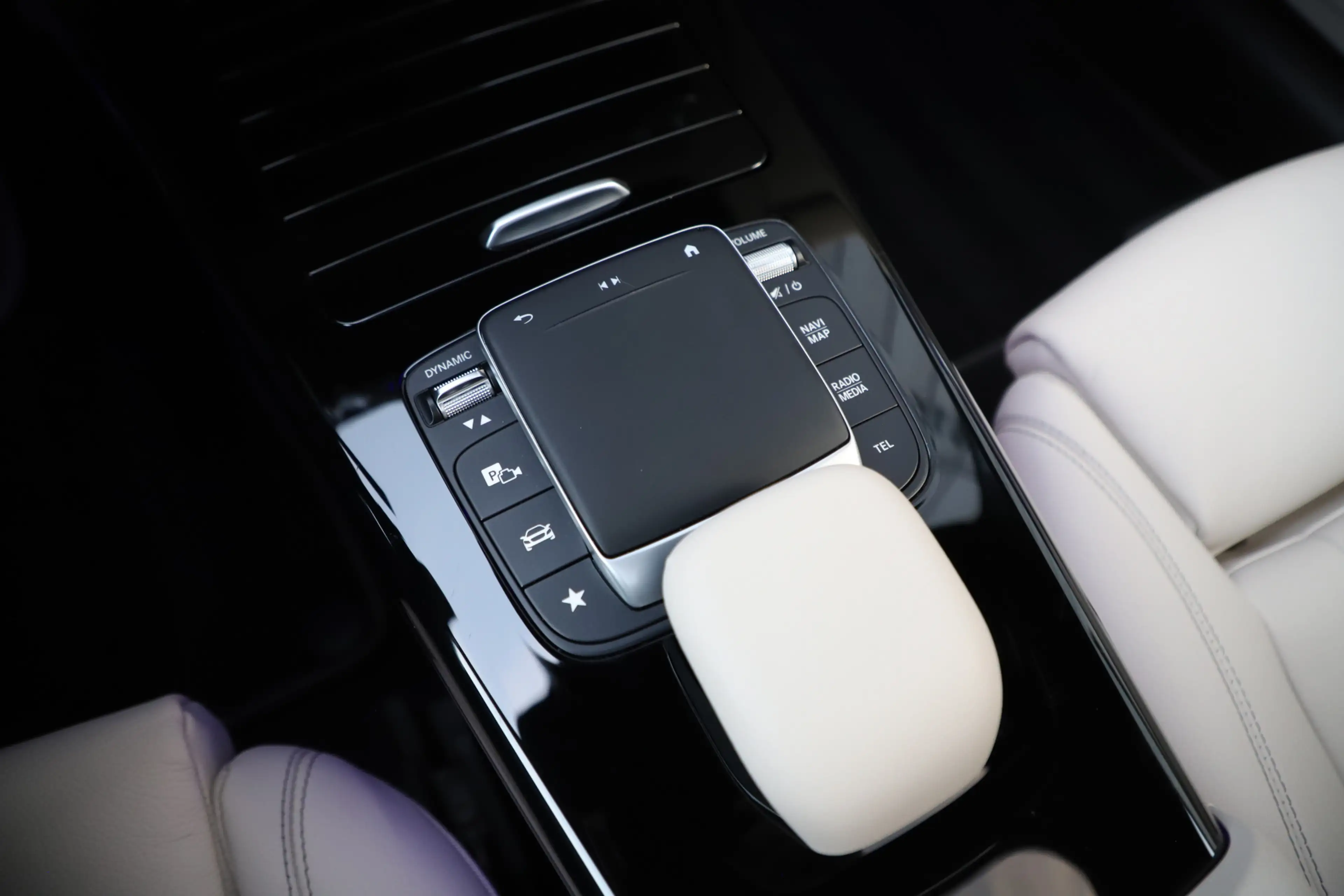 Mercedes-Benz A 250 250e Business Solution | 218PK | Memory | Keyless- — photo 30