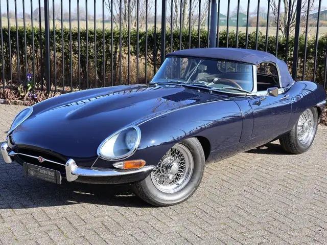 Jaguar E-Type view 13