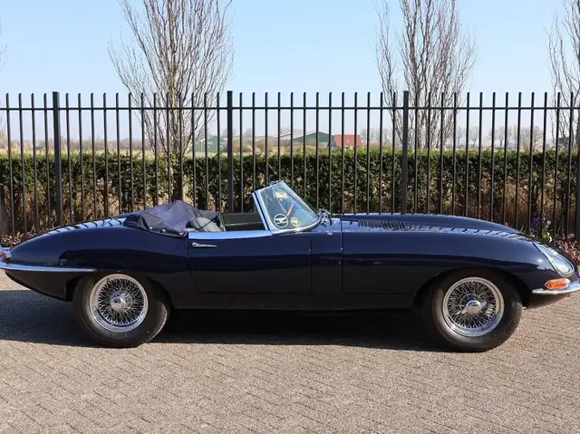 Jaguar E-Type view 8