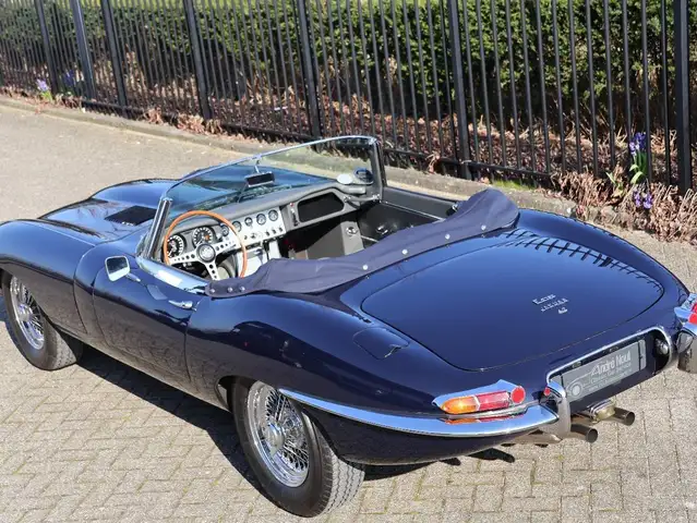 Jaguar E-Type view 5