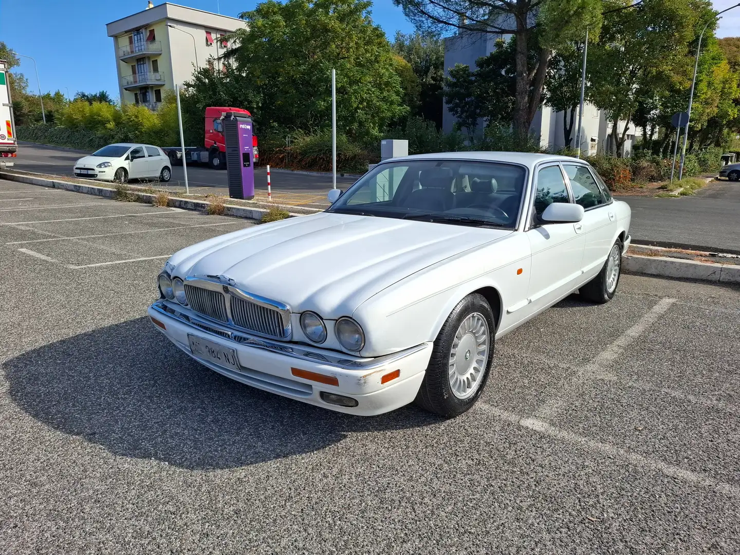 Jaguar Sovereign 4.0 benzina Weiß - 2