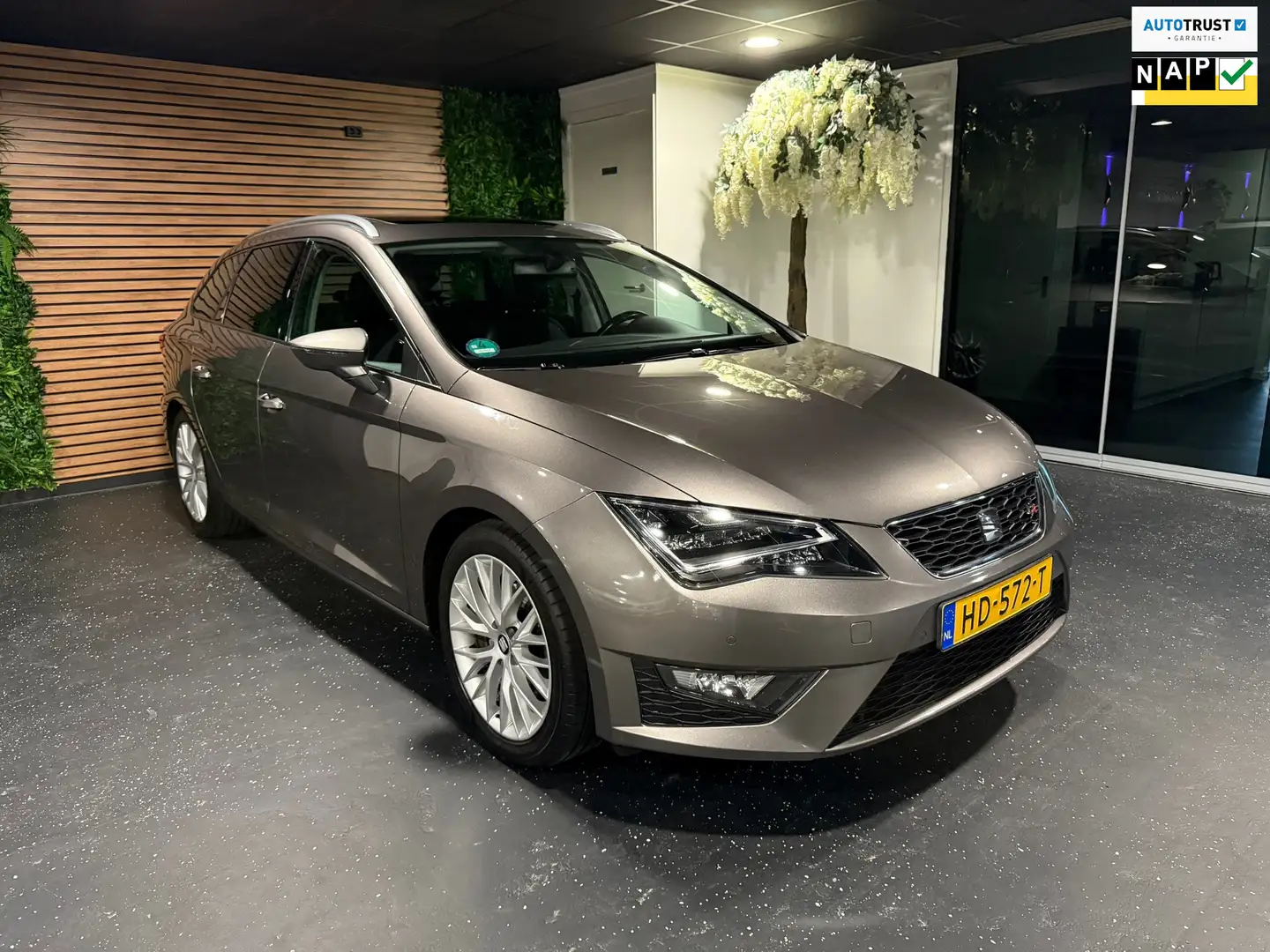 SEAT Leon ST 1.4 EcoTSI FR Connect PANO/LED/NAVI/DEALER OH! Gris - 1