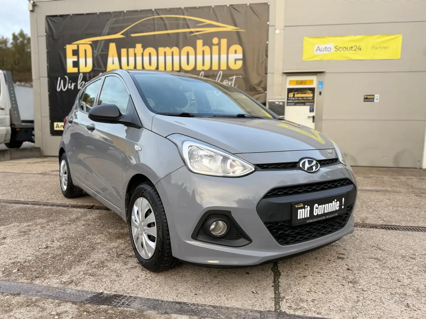 Hyundai i10 1.0 BENZIN MIT GARANTIE! *1.HAND!* Grau - 1