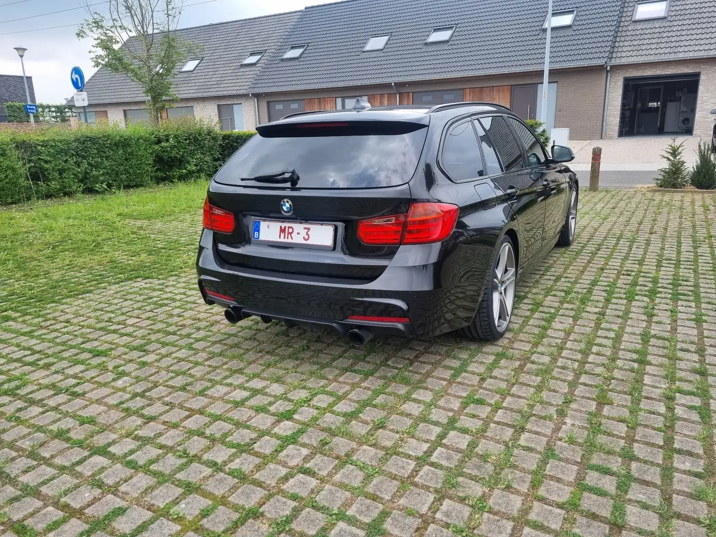 BMW 335 335i Touring Aut. Zwart - 2