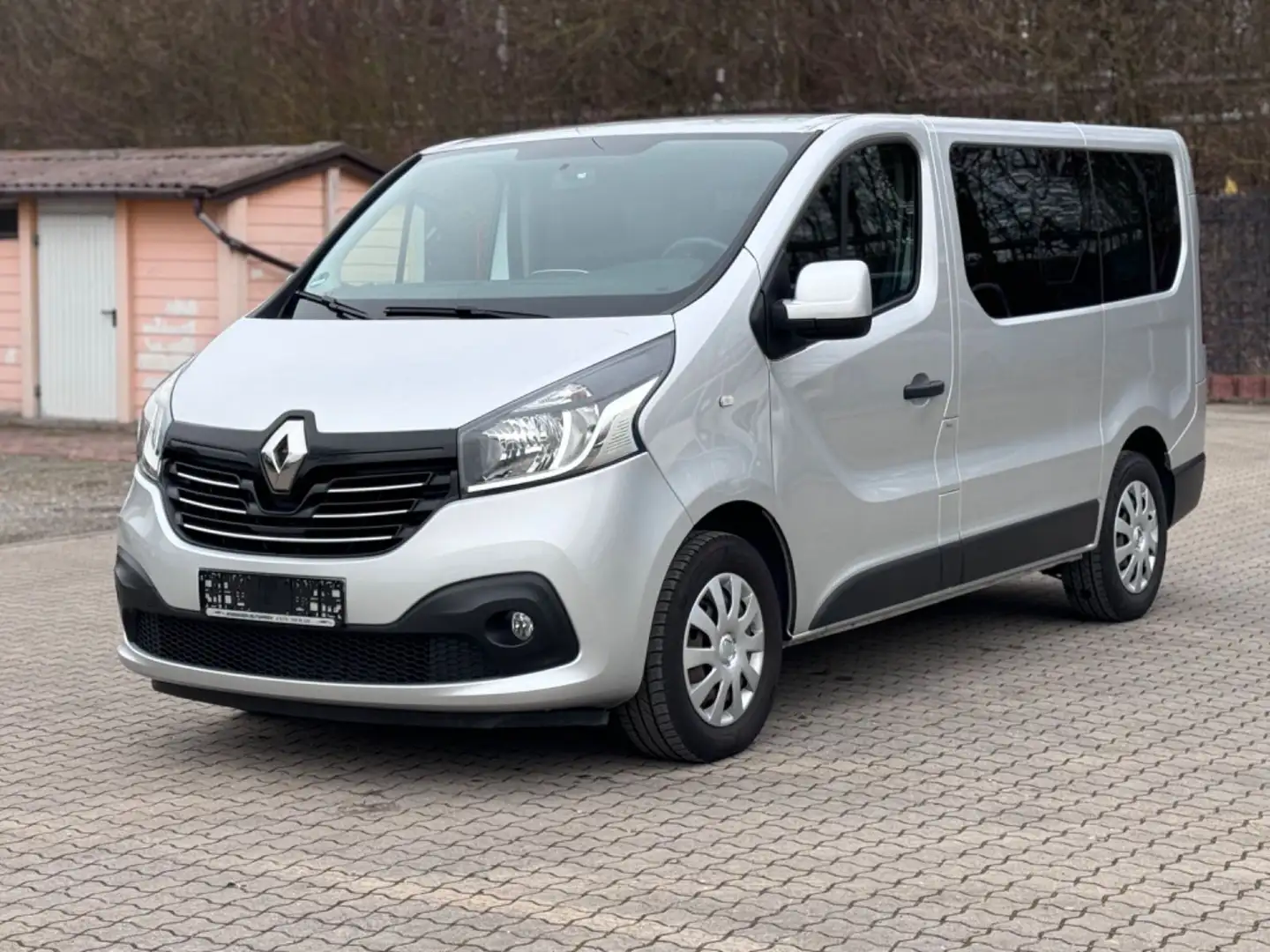 Renault Trafic 1.6 dCi *1 HAND *9 SITZER *85 TKM *PDC Silber - 1