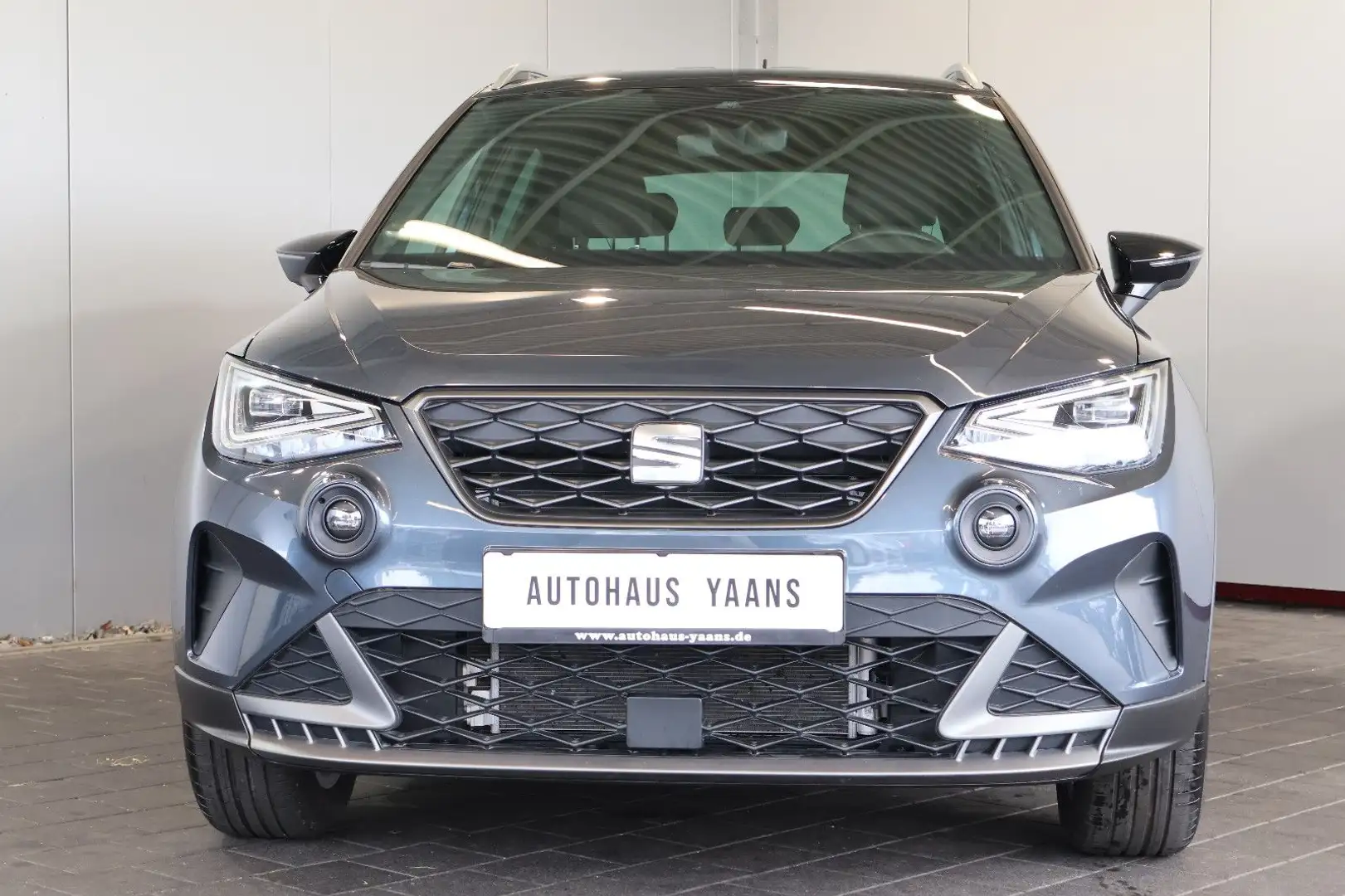 SEAT Arona FR 1.0 TSI AID+LANE+LED+CARPLAY+17" Grau - 2