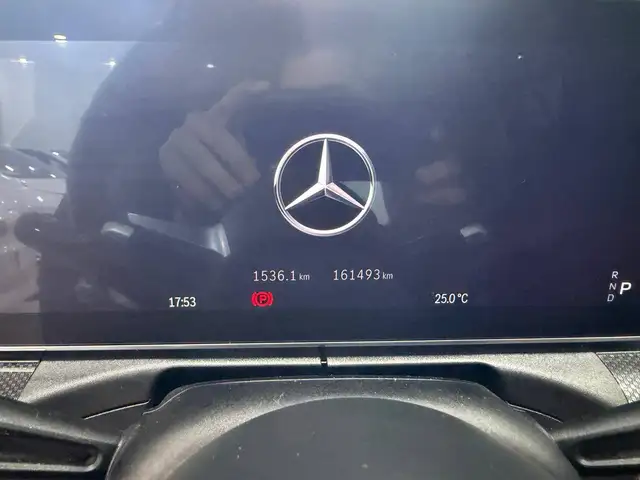 Mercedes-Benz C-Class view 9