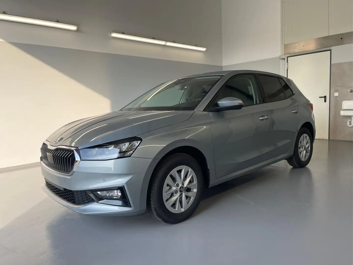 Skoda Fabia Selection 115PS DSG GV5+AHK+Alu+Kessy+Climatron... Silber - 1