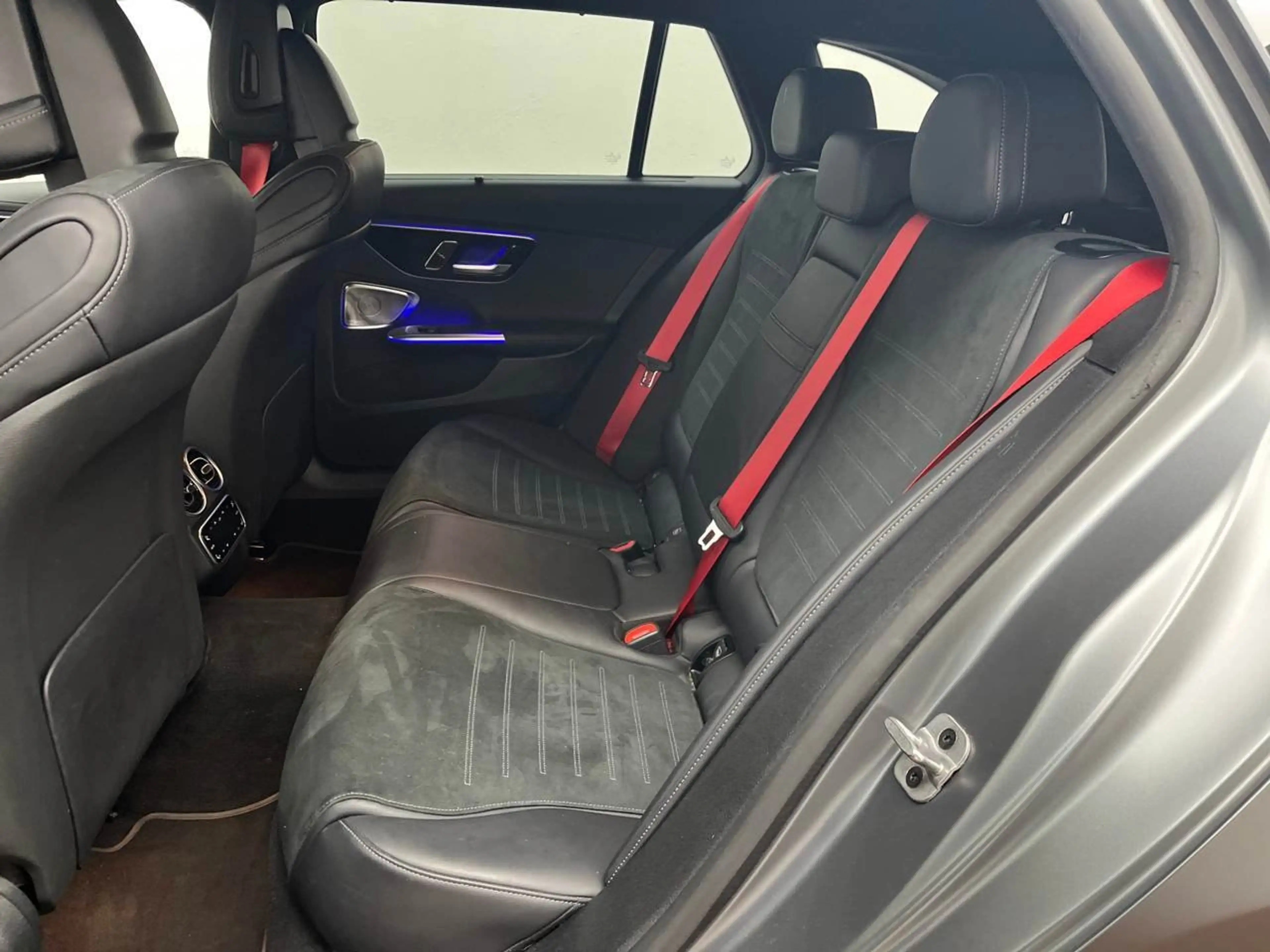 Mercedes-Benz C 220 d / 250 AMG Line Burmester 360° AHK Pano — photo 11